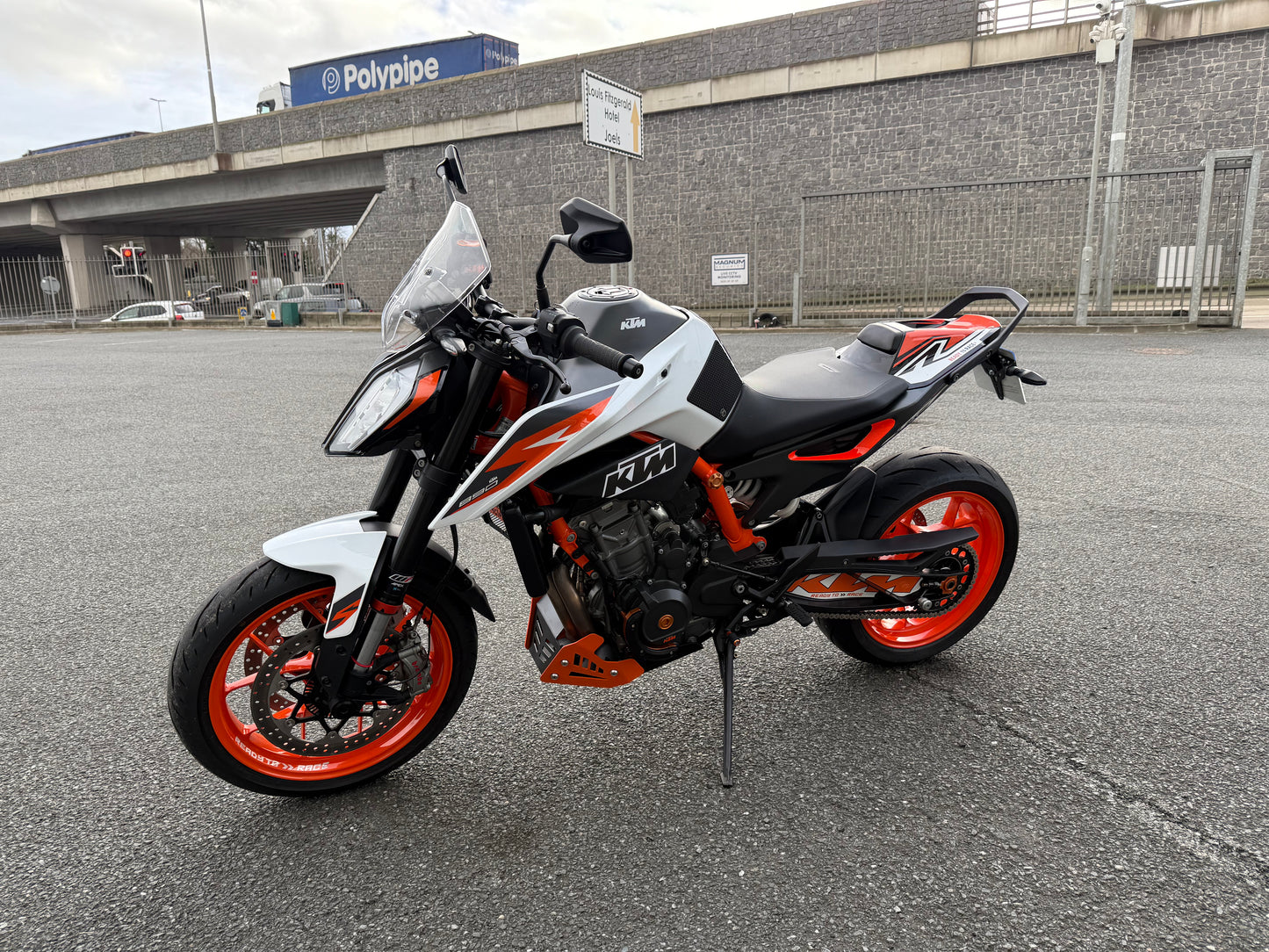 2021 KTM 890 Duke R
