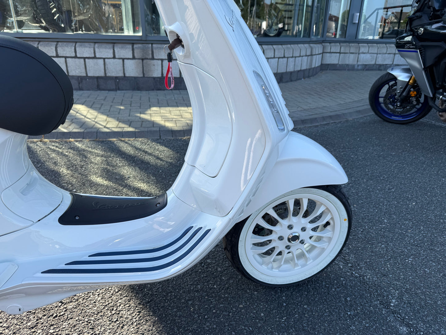 2025 Vespa Sprint 125 - Gulf Edition