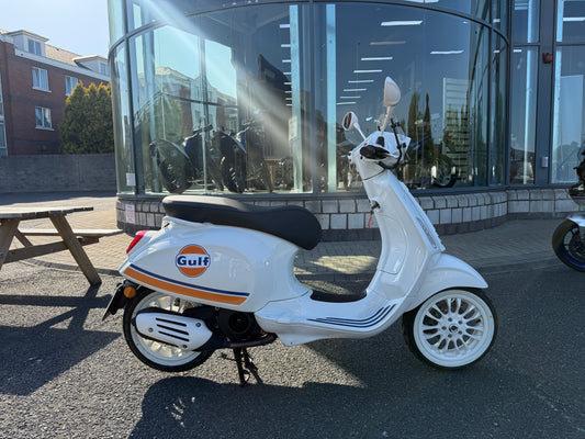 2025 Vespa Sprint 125 - Gulf Edition