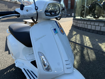 2025 Vespa Sprint 125 - Gulf Edition