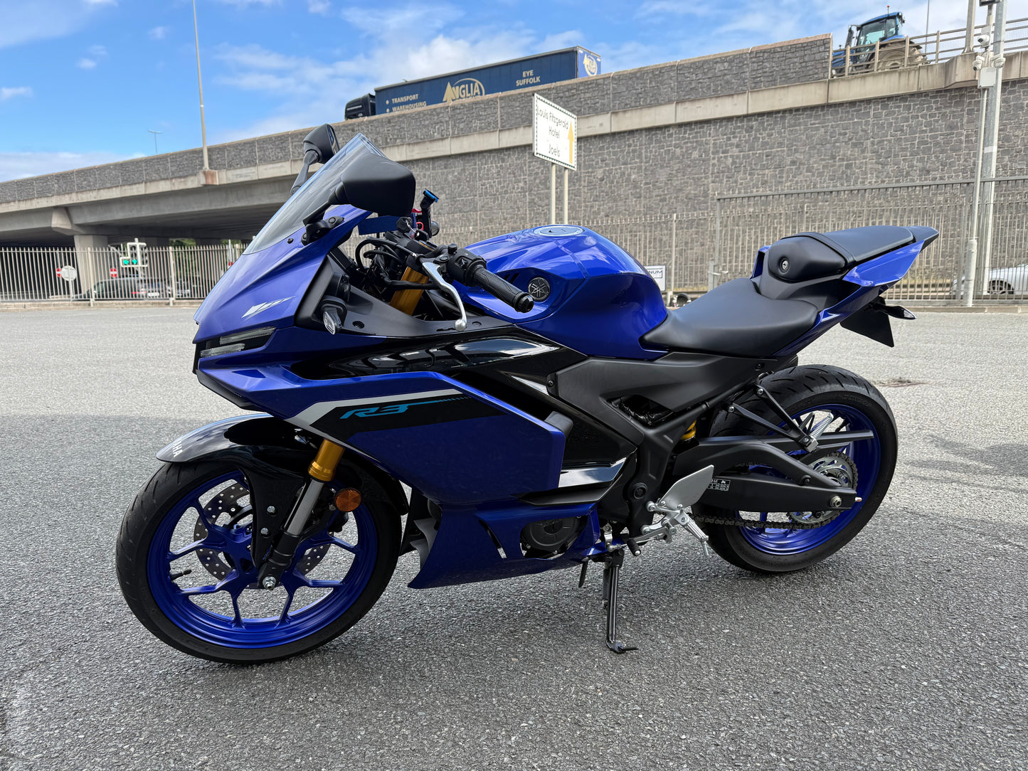 2025 Yamaha YZF-R3